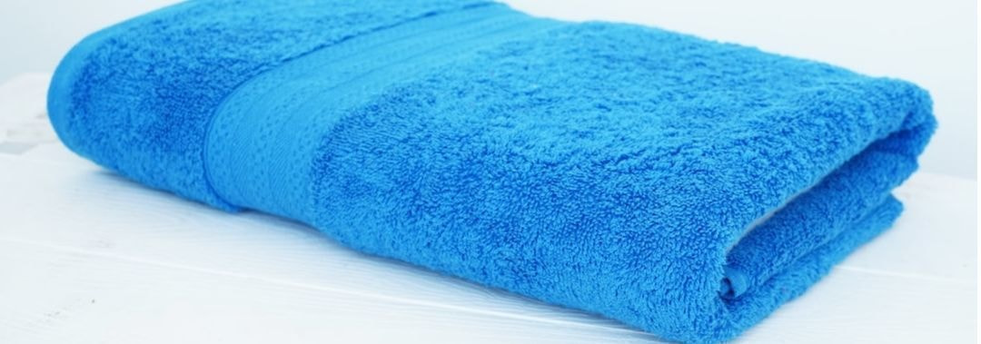 青いスポーツタオル