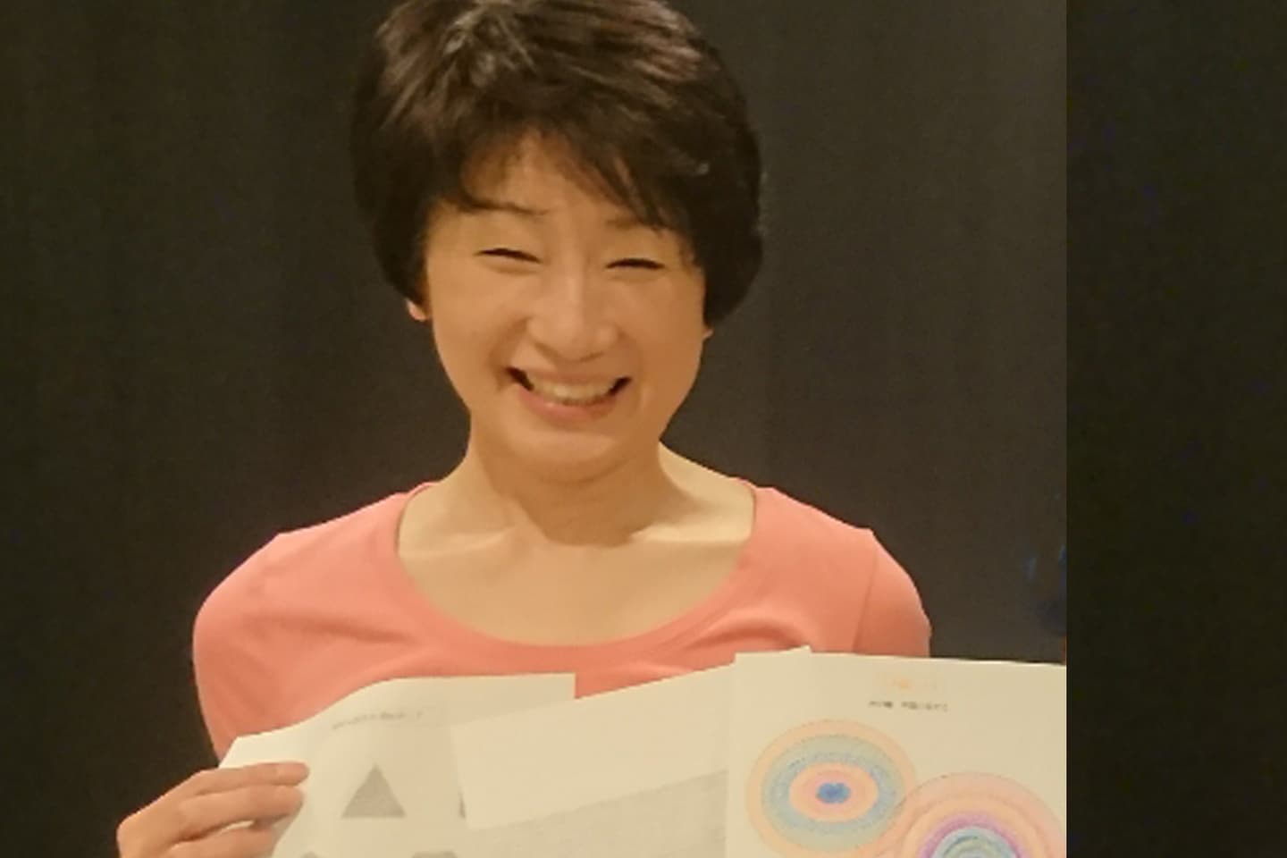 ヨガインストラクター神原里香が笑っている
