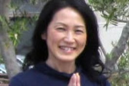 ヨガインストラクター梶井典代が笑っている